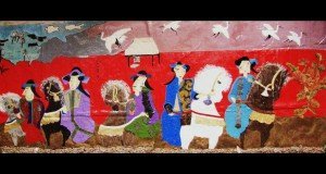 Gloria Baldazzi - Cavalli e Samurai - tecnica mista su tela con olio, acrilici, ghiaia, sassi, stoffe, nappine e resina - 2011 - 87x207